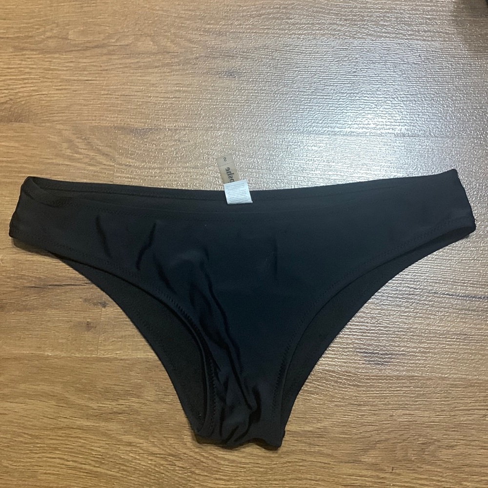 CUPSHE Black Bikini Bottoms. Size: Small